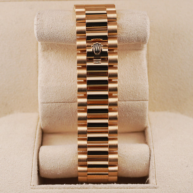 Rolex Day-Date 40 228238 Fluted Bezel Baguette Diamond Champagne Dial