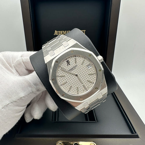 Audemars Piguet Royal Oak "Jumbo" Extra-Thin 39mm 15202ST.OO.0944ST.01 White Dial Pre-Owned